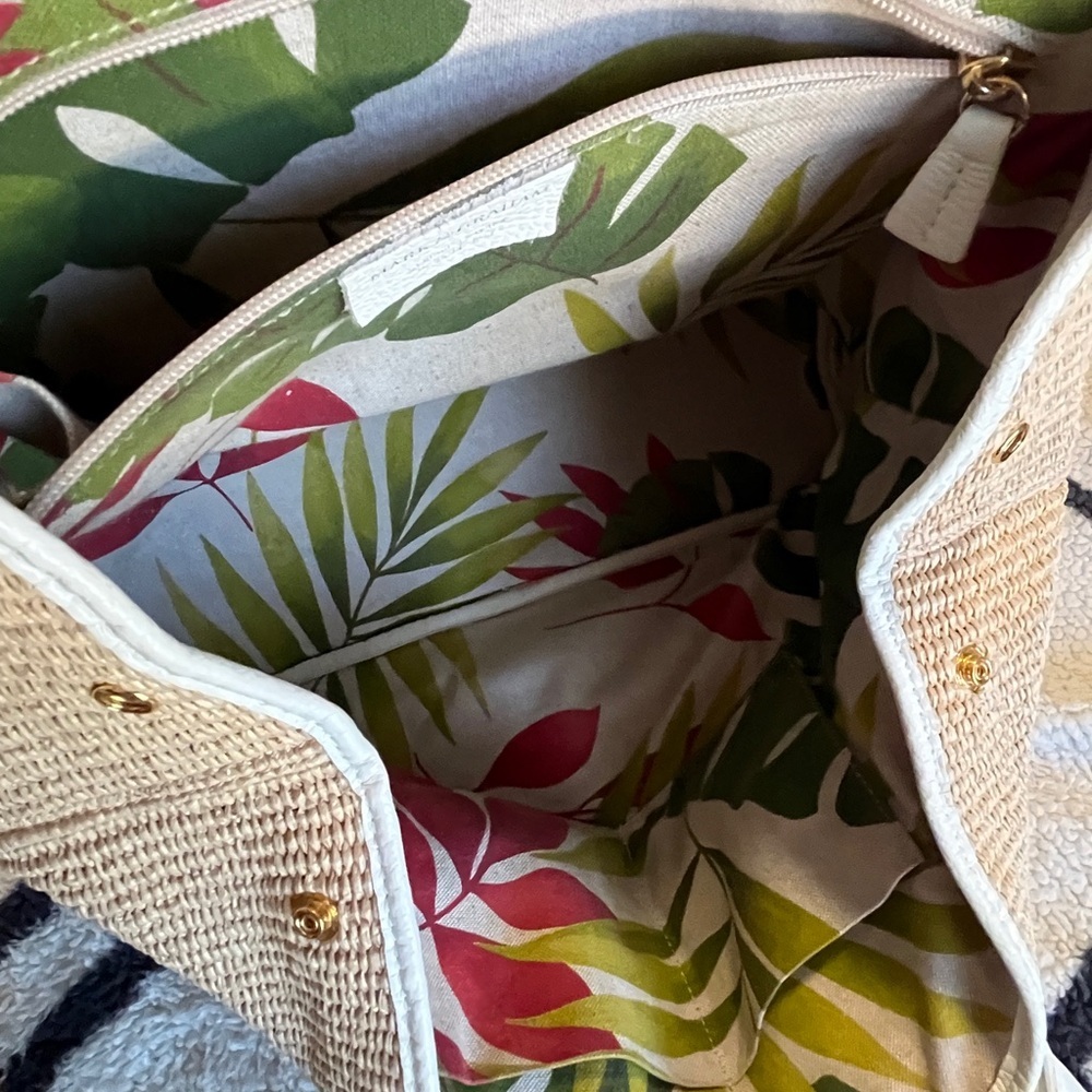 Mark & Graham Green and Cream Leather purse - Picture 7 of 10